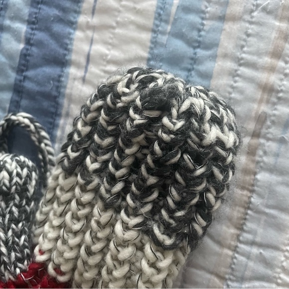 *FINAL PRICE* NWT Roots Chunky Cabin String Mittens - Picture 7 of 8